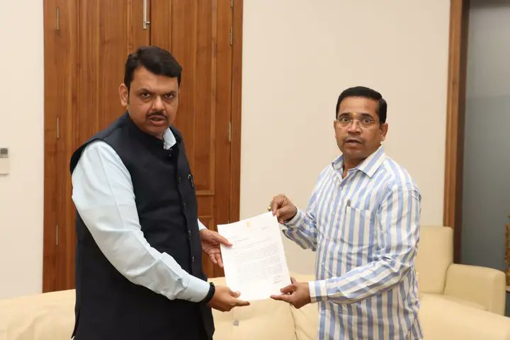 AbhiPawarBJP's tweet photo. आज उपमुख्यमंत्री मा श्री @Dev_Fadnavis जी यांची भेट घेऊन राज्यसेवा मुख्य परीक्षा वर्णनात्मक पद्धतीने घेण्याचा निर्णय २०२३ ऐवजी २०२५ पासून लागू करण्यात यावा या मागणीचा पुन्हा पाठपुरावा केला. आयोगाने राज्यसेवा मुख्य परीक्षा वर्णनात्मक पद्धतीने घेण्याचा निर्णय २४ जून, २०२२
#mpsc
1/2 https://t.co/EMKVrBzPyz