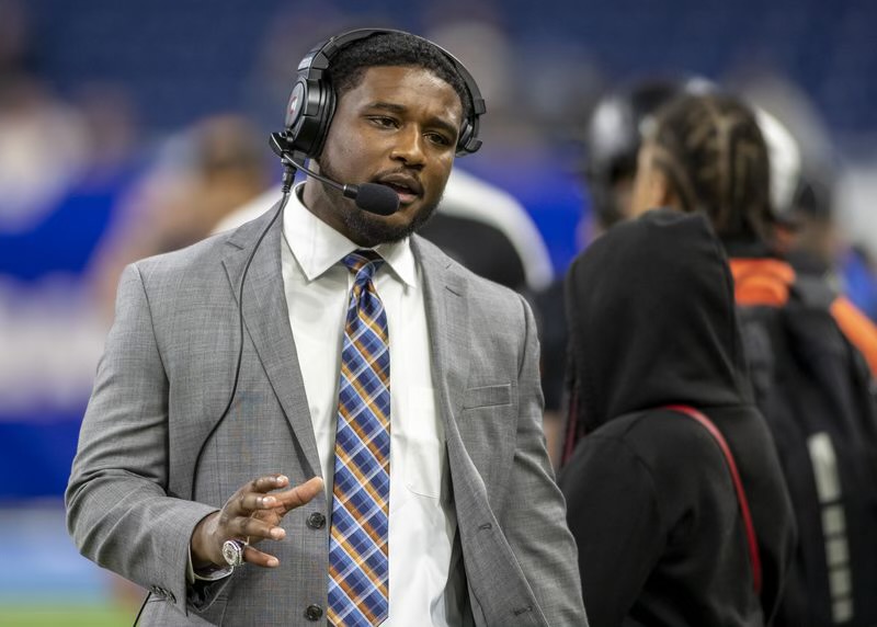 BHSBelleville's tweet photo. We are extremely excited and pleased to announce that Dejuan Rogers has been hired as the Head Football Coach of @BellevilleFB !  Congratulations and Good Luck Coach!! https://t.co/nuvSURbSd2