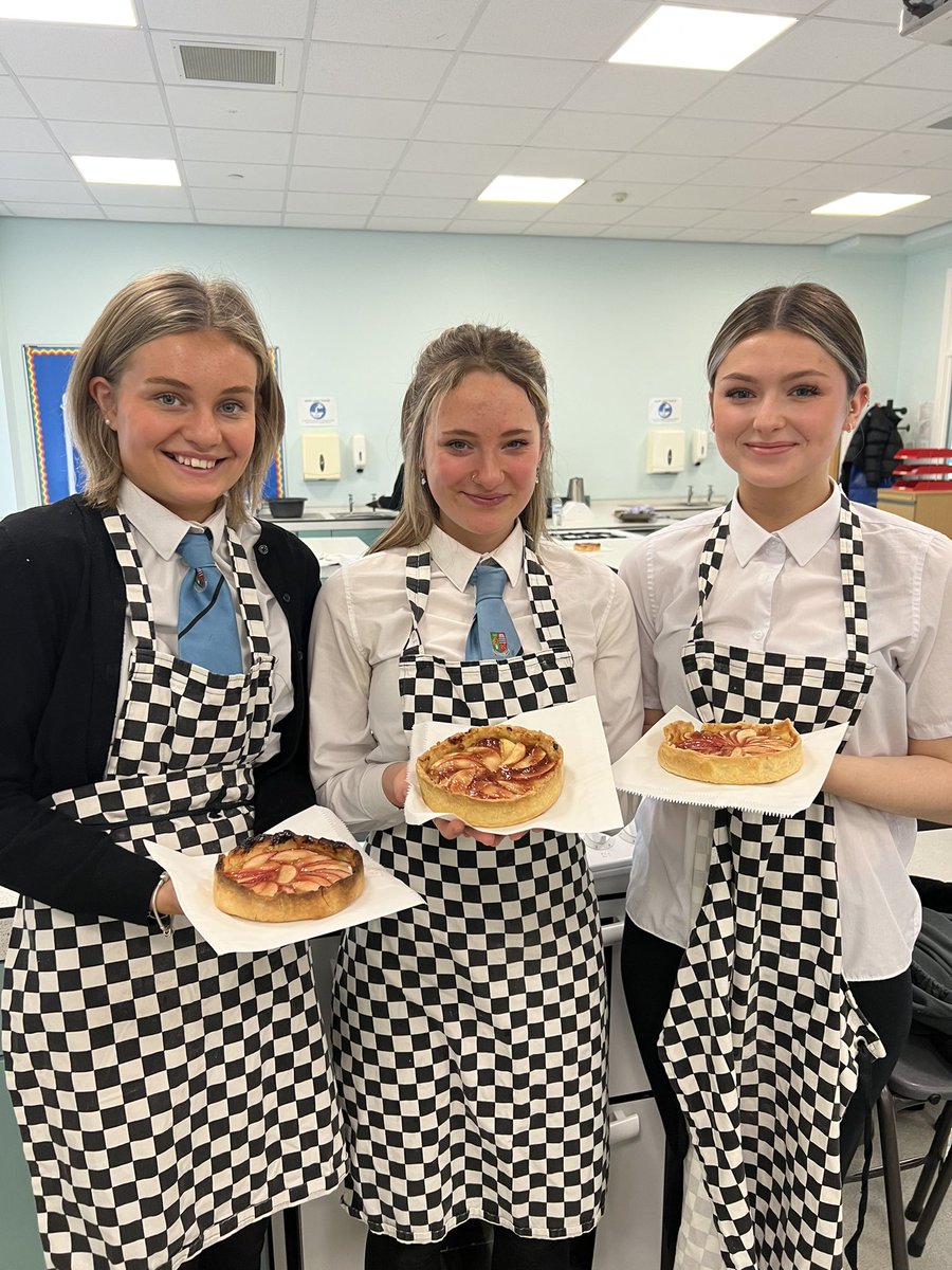 The National 5 Practical Cookery class have been focusing on cookery processes and have made fantastic French Apple Tarts! 🍎🧑🏻‍🍳