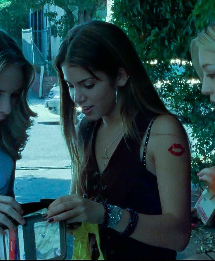 GxldSociety's tweet photo. Thirteen (2003)
Who remembers this movie https://t.co/v6z16zQ2xC