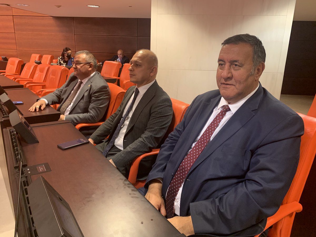 fethigurer's tweet photo. TBMM Sözleşmeliler ile ilgili kanun teklifi görüşmesi devam ediyor.Kanun teklifi aile birliği sağlanıp, tüm kadro bekleyenler kadroya alınmasını da gündeme getiriyoruz. https://t.co/cPuDqPkucd