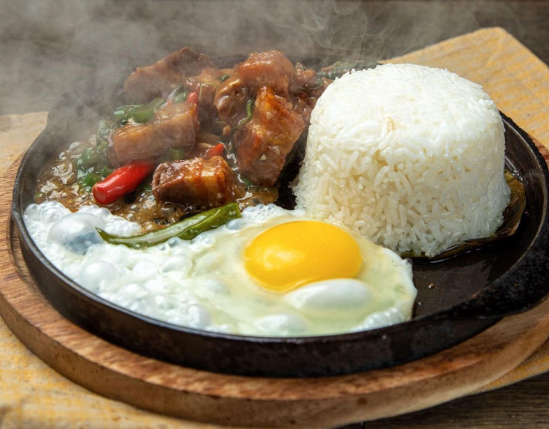 EatGuideSeattle's tweet photo. Crispy Pork Belly served with rice on a sizzling plate with a sunny-side-up egg! This dish is incredible.๐๐ฅ
๐๐ธ@baitongrestaurantโค๏ธ
#TheEatGuide #visitseattle #seattlewashington #seattlewa #seattleblogger #seattlefood #seattleeats #seattle #seattlefoodie https://t.co/tQoDpIirKZ