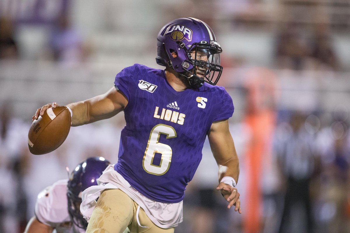 Blessed to receive my first D1 offer from the University of North Alabama go Lions @UNAFootball @CoachStFelix @Beasley__F @BigGreenIndian