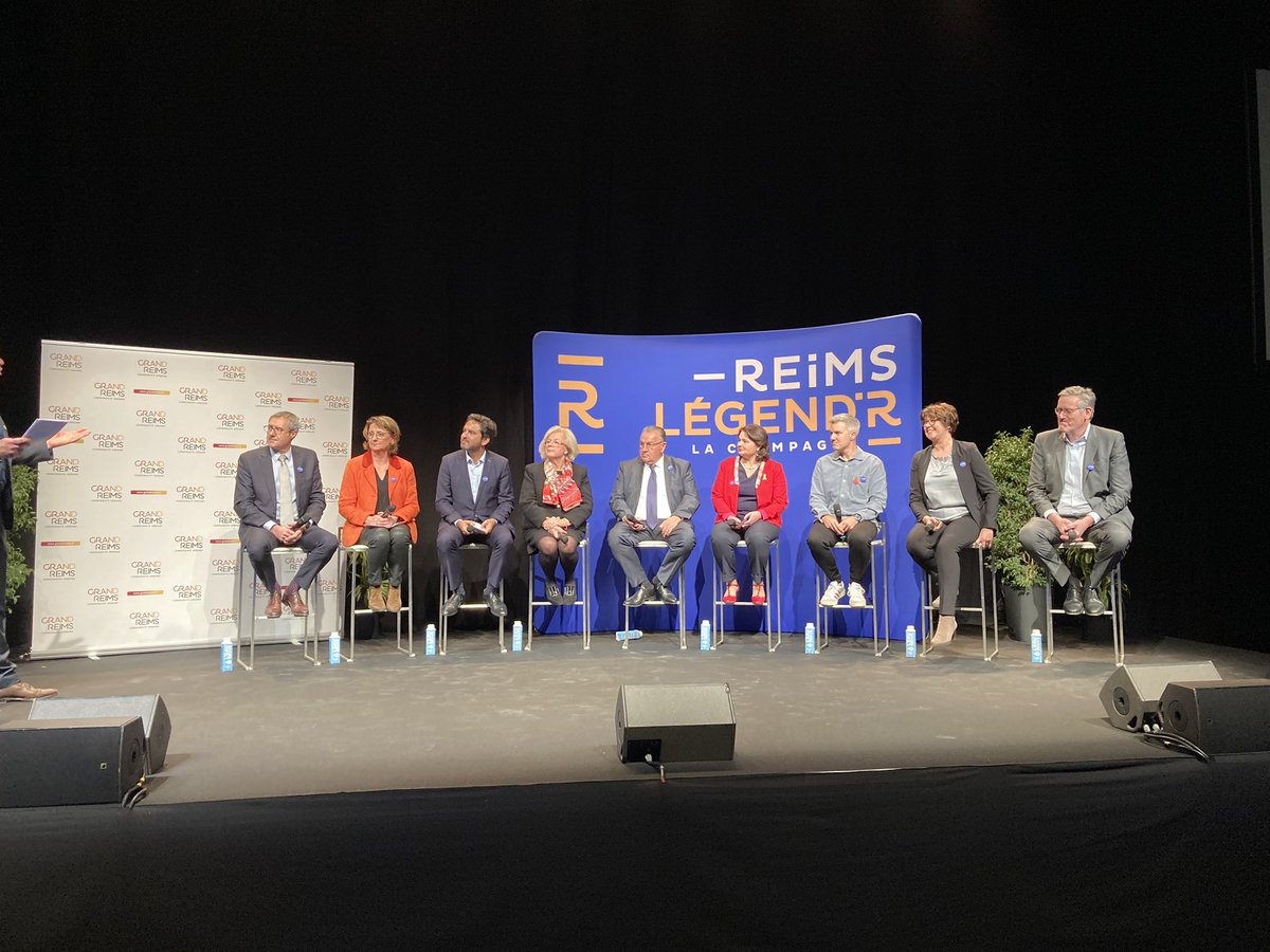 Ce soir, @CaVautrin souhaite une bonne année 2023 aux élus et forces vives du @GrandReims et dévoile notre nouvelle marque territoriale pour que nous puissions collectivement continuer d’écrire la légende de notre #territoire. #ReimsLégendR #TousLégendR #Reims #marketingtwitter