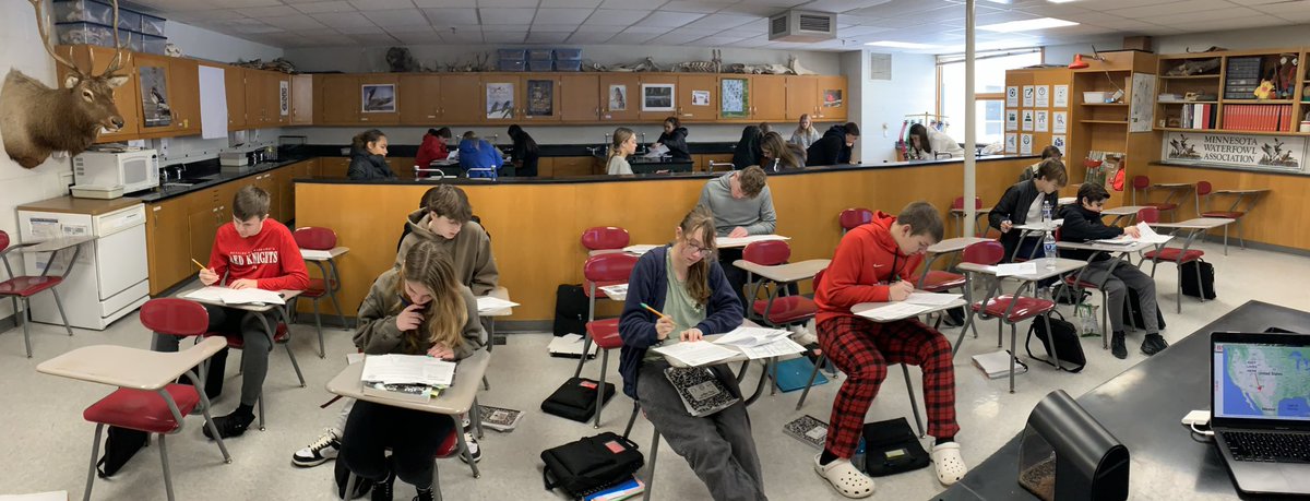 science_at_bsm's tweet photo. #finalz in biology! So much modeling, data interpretation, and explanation #ngss #bsmproud @bsmredknights https://t.co/XfNmsGs5KG
