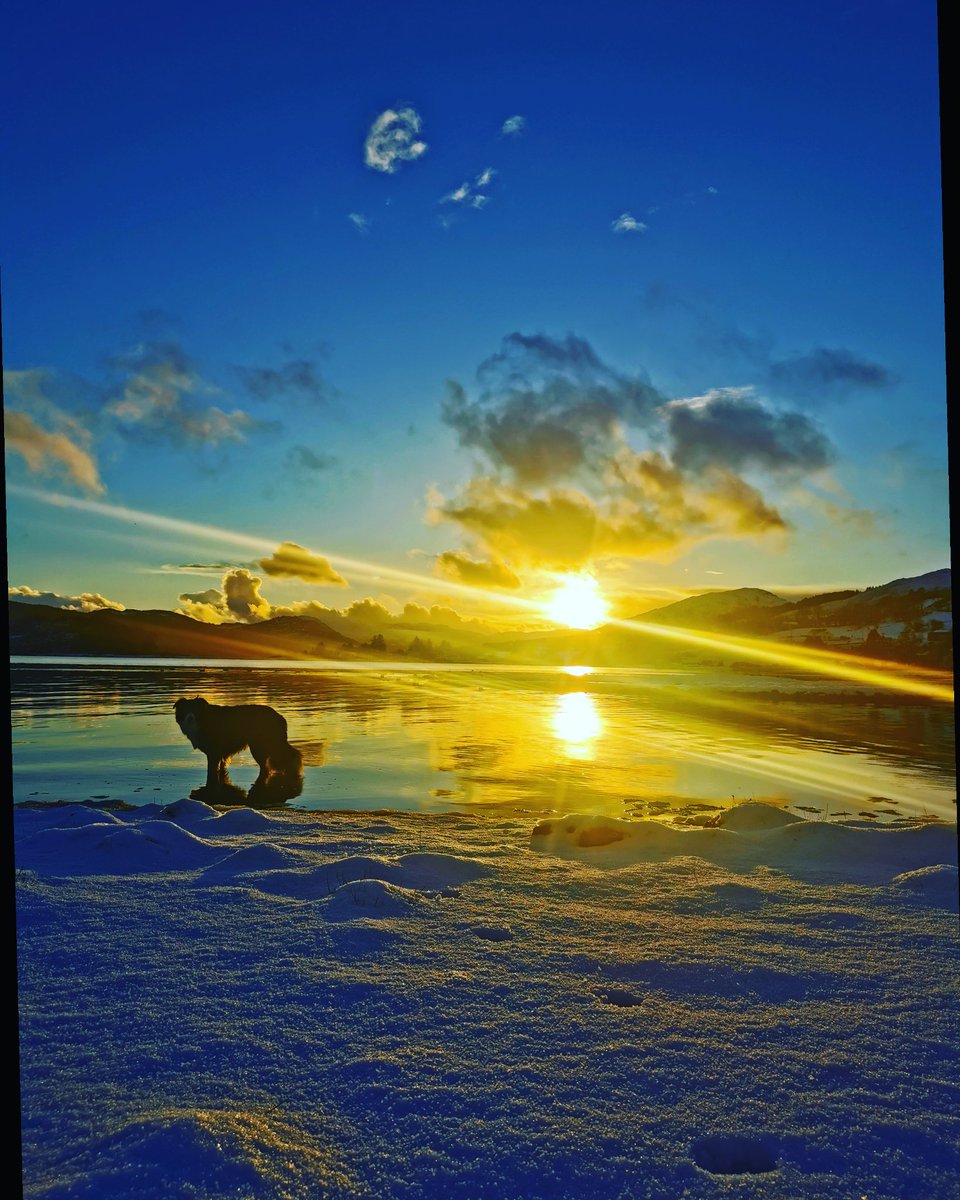 Rothach1's tweet photo. January sky #lochcarron https://t.co/se7kXt6dMR