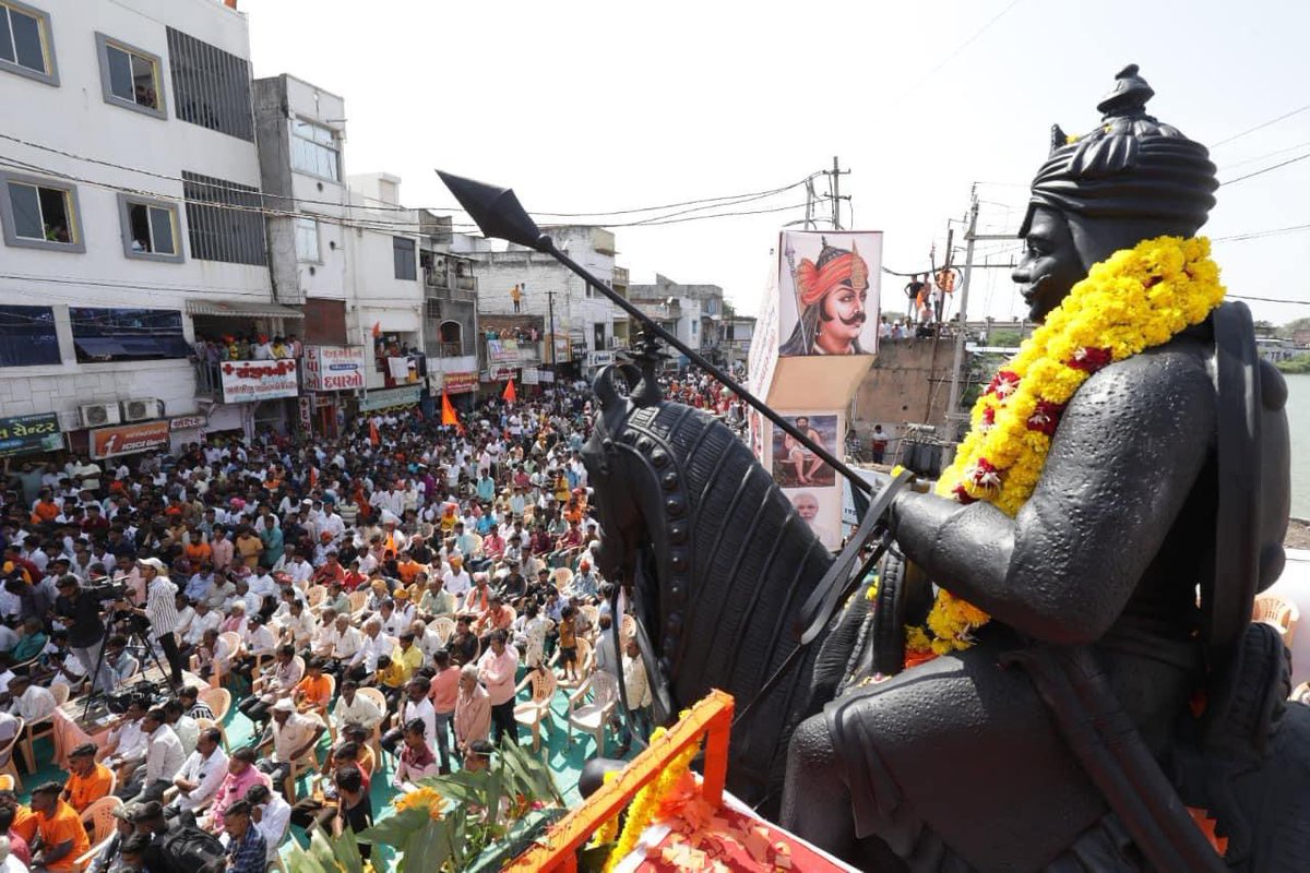 Jaydrathsinhji's tweet photo. मुगलों को धूल चटाने वाले शौर्य,वीरता और पराक्रम के पर्याय वीर शिरोमणि महाराणा प्रताप जी की पुण्यतिथि पर सादर नमन 🙏🏻 https://t.co/OpKhTrUglz