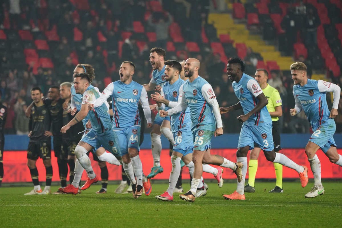 GaziantepFK's tweet photo. 🤫 BURASI GAZİANTEP! #KupaGaziantepe 🏆 https://t.co/oCjFeFZBhi