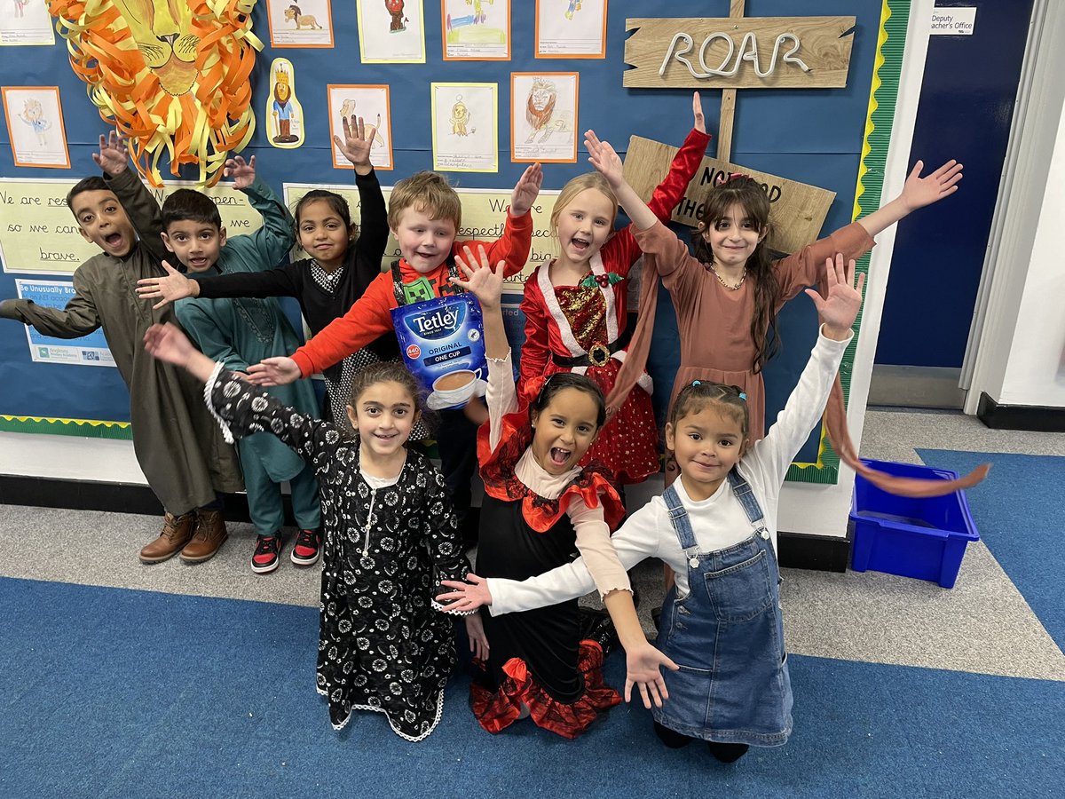 Culture Day @Anglesey_AET today celebrating our remarkable school where 34 languages are spoken! @mrsrmurad @AETAcademies <a href="/Claire_Heald/">Claire Heald</a> <a href="/vianclark/">Rebecca Boomer-Clark</a>