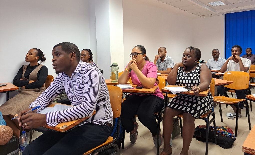Muhimbili University_Emergency Medicine (@muhas_em) on Twitter photo @muhas_em 2nd year residents listening to <a href="/afemafrica/">The African Federation for Emergency Medicine</a> Research Training lecture by <a href="/emjeditor/">Ellen Weber</a> as part of their training on clinical research proposal development @muhas_em 2nd year residents listening to <a href="/afemafrica/">The African Federation for Emergency Medicine</a> Research Training lecture by <a href="/emjeditor/">Ellen Weber</a> as part of their training on clinical research proposal development