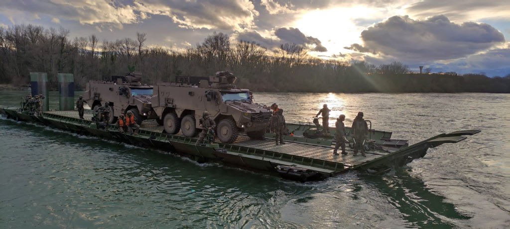 9_BIMa_AdT's tweet photo. [1/2]
Du 5 au 20 janvier à Angers et à La Valbonne, le #6_RG organise une évaluation opérationnelle de ses sections et compagnies spécialisées dont les compétences sont uniques et cruciales au sein de la brigade. 

#PrepaOps #SoldatsDeLaNation @ecolegenie49 @defense_ouest https://t.co/AvJDHa1JLa