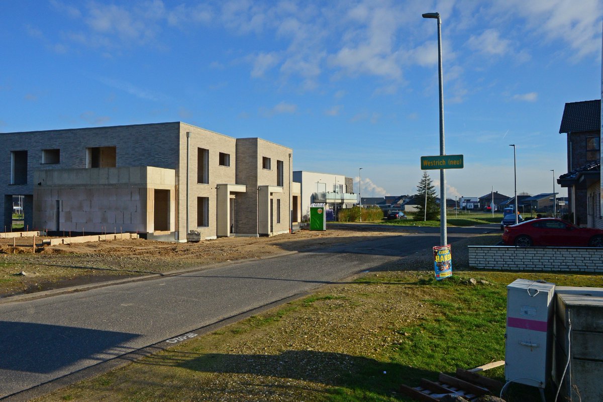 Wie sieht es in #Keyenberg, #Kuckum, #Berverath und #Westrich aus, den Dörfern am #Tagebau #Garzweiler, die vom #Abriss verschont blieben? Und was geschieht dort weiter? Eine Momentaufnahme: r-mediabase.eu/die-gespaltene…