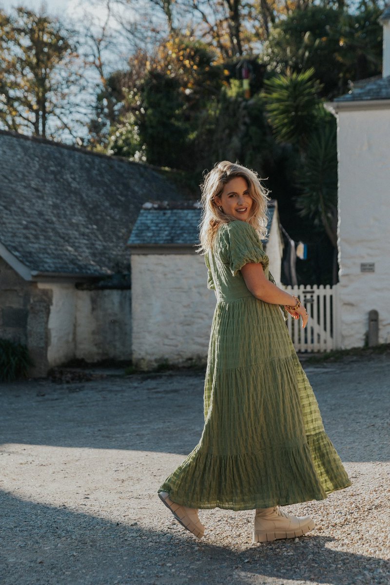 lydiacooke01's tweet photo. When cornwall is your backdrop and @LizzieChurchill your pal, work feels pretty seamless. Can you believe these were taken in December? π· βοΈ Styled by AndKin shop #cornwall #durgan #cornwallmodel https://t.co/iKVJbdV04E