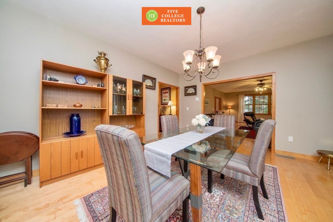 5Realtors's tweet photo. Welcome to one of the area's most sought-after neighborhoods.
📍179 Wildflower Drive, Amherst
You will not want to miss the alluring remodeled primary suites with two walk-in closets! In short, this property is ideal for multi-generational living situations.
#fivecollegerealtors https://t.co/tNeKfmg49V