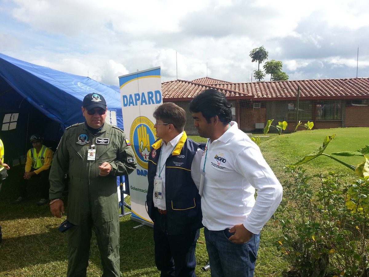 cesar_hdezc's tweet photo. Este #tbt lo recuerdo mucho, mi paso por el DAPARD. Es en el territorio y con la gente como se diseñan las acciones de prevención del riesgo de desastres. A los gobernantes un mensaje, salgamos de las redes y trabajemos con las personas, así construimos #CiudadaníaAntesQueCiudad. https://t.co/ar7enudLRN