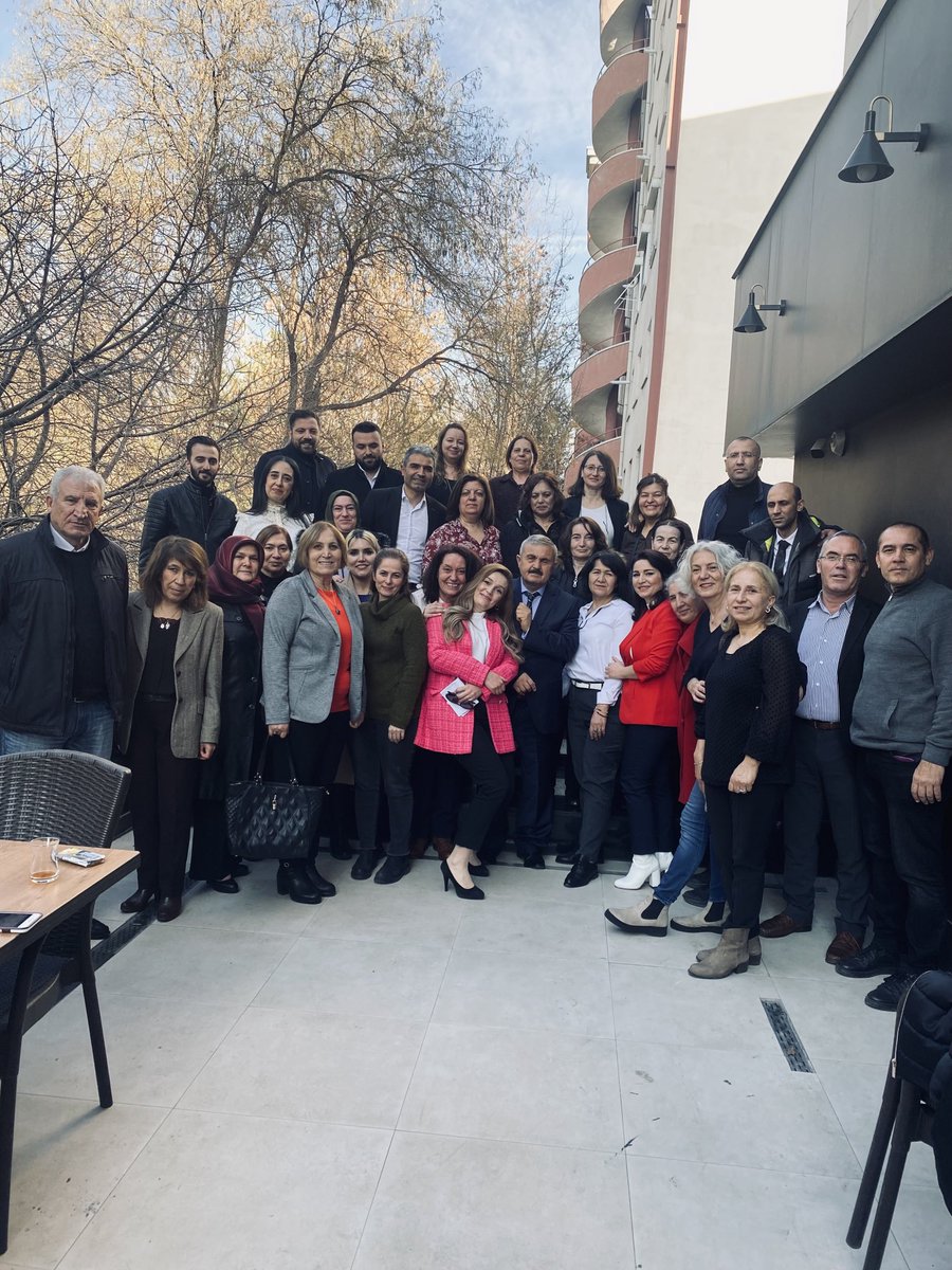 Çok değerli, babacan Nihat Müdürümün emeklilik yemeğinde bir araya geldik. Onu çok özleyeceğiz…