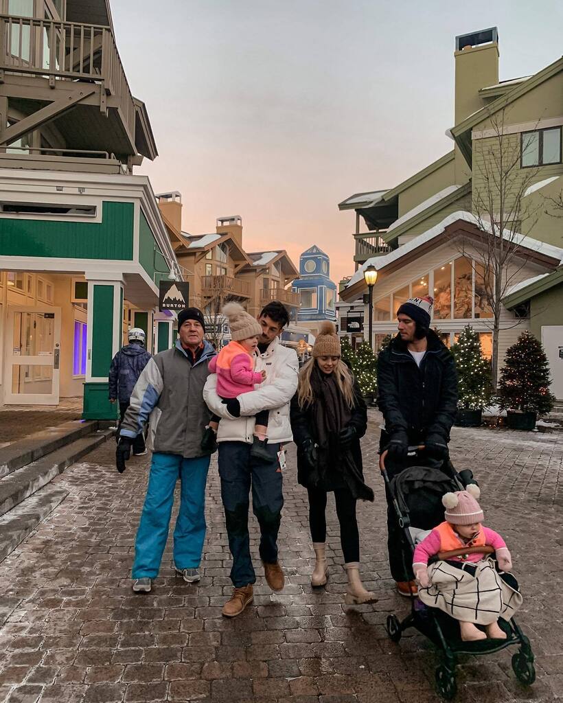 Hallmark snow days x Nashy town with the best instagr.am/p/CnmvbVGKCW7/