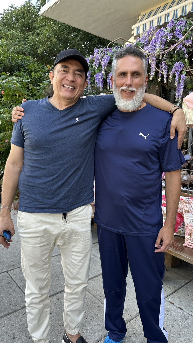 GustavoBolivar's tweet photo. Reencuentro después de 6 años. 
@Marlon_Moreno_S el cariño no caduca.
Pronto #Capo4 https://t.co/qWDNdMKmlF