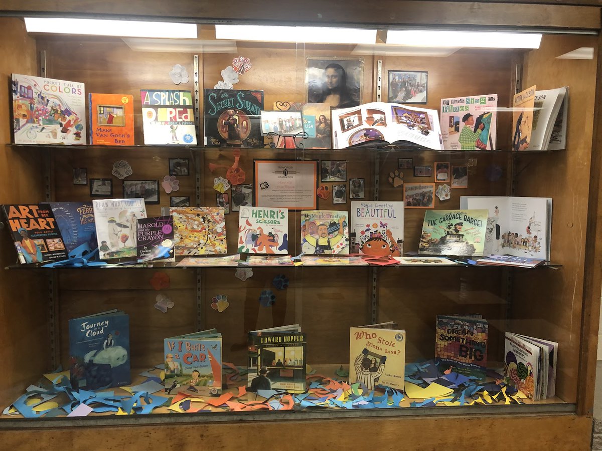 Robert Emerson, an art teacher at Bulls Gap School, built a classroom library to enrich student experiences through class projects and unit studies. 

Apply now: bit.ly/5yearsofrurall…