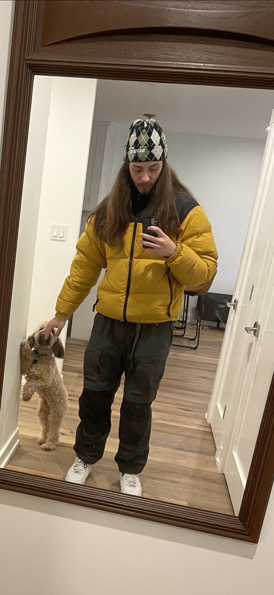 when you’re tryna get a fit pic 👖 but the dog is tryna get some love ❤️ #ootd #fotd #fitspo #supreme