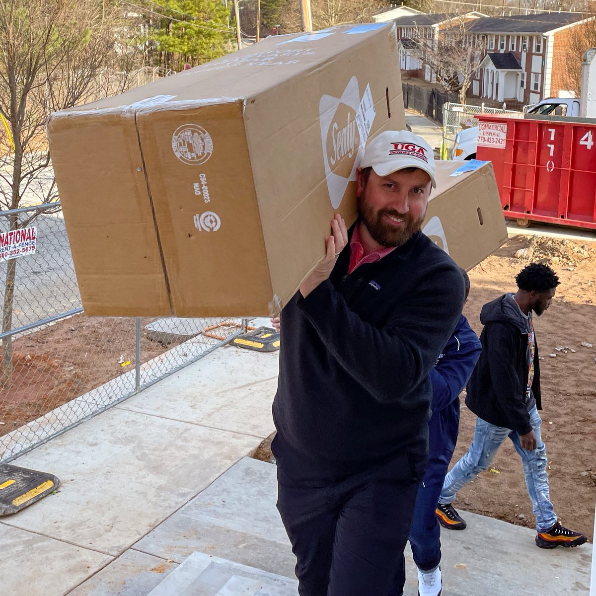 col_insights's tweet photo. To commemorate #MLKDayOfService, we partnered with @cityofrefugeatl and other volunteers to help move furniture into The 345, a housing building that mainly serves veterans, young men, and men returning from incarceration.🖤#WhereGoodWorks #GivingBack #AtlantaCommunity https://t.co/M5IIYcl2kL