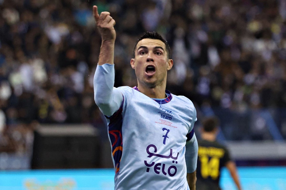 Bis de Cristiano Ronaldo na primeira parte!