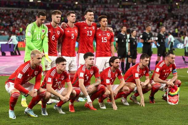 SVargasOK's tweet photo. 🏴󠁧󠁢󠁷󠁬󠁳󠁿 Gales confirmó la igualdad salarial en sus selecciones de fútbol. 

El recorte de un 25% aceptado por el equipo masculino, permitió el aumento de esa mismo porcentaje de su par femenino.

El acuerdo tendrá vigencia hasta 2027. https://t.co/04jCrwDWVP