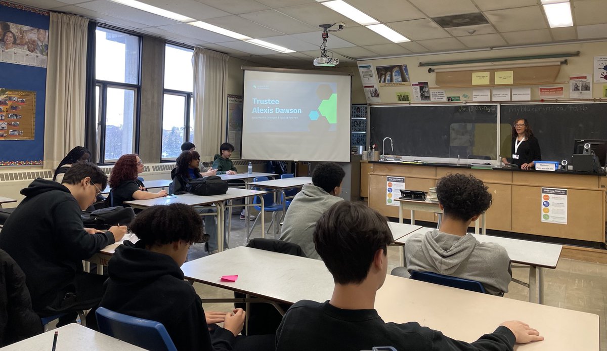 gsrc22's tweet photo. Careers is the place to be! 😁Thank-you to Trustee Alexis Dawson for sharing your pathways and passions as a trustee! ⁦@TDSB_Oakwood⁩ ⁦@AlexisDawsonTO⁩ https://t.co/4uHVPbduNM