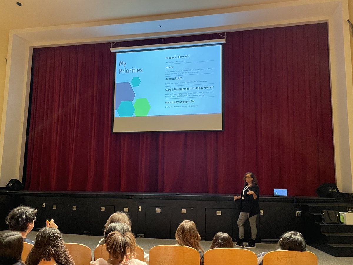 gsrc22's tweet photo. Careers is the place to be! 😁Thank-you to Trustee Alexis Dawson for sharing your pathways and passions as a trustee! ⁦@TDSB_Oakwood⁩ ⁦@AlexisDawsonTO⁩ https://t.co/4uHVPbduNM