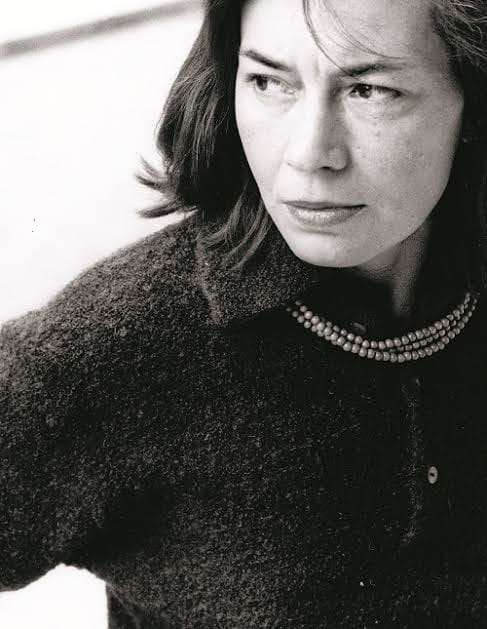 "Siento que estoy en un desierto con las manos extendidas y tú estás lloviendo sobre mí".
Patricia Highsmith, nacida tal día como hoy de 1921.