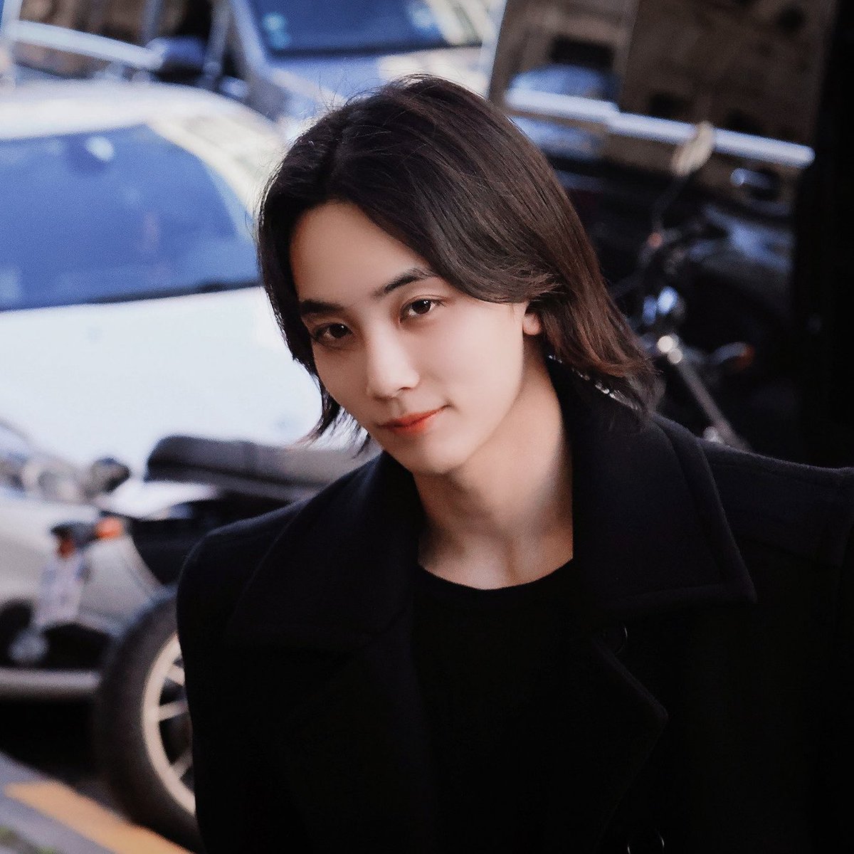 yjhdaiIy's tweet photo. imagine jeonghan as the lead character in a drama https://t.co/EqpiOUhfWg