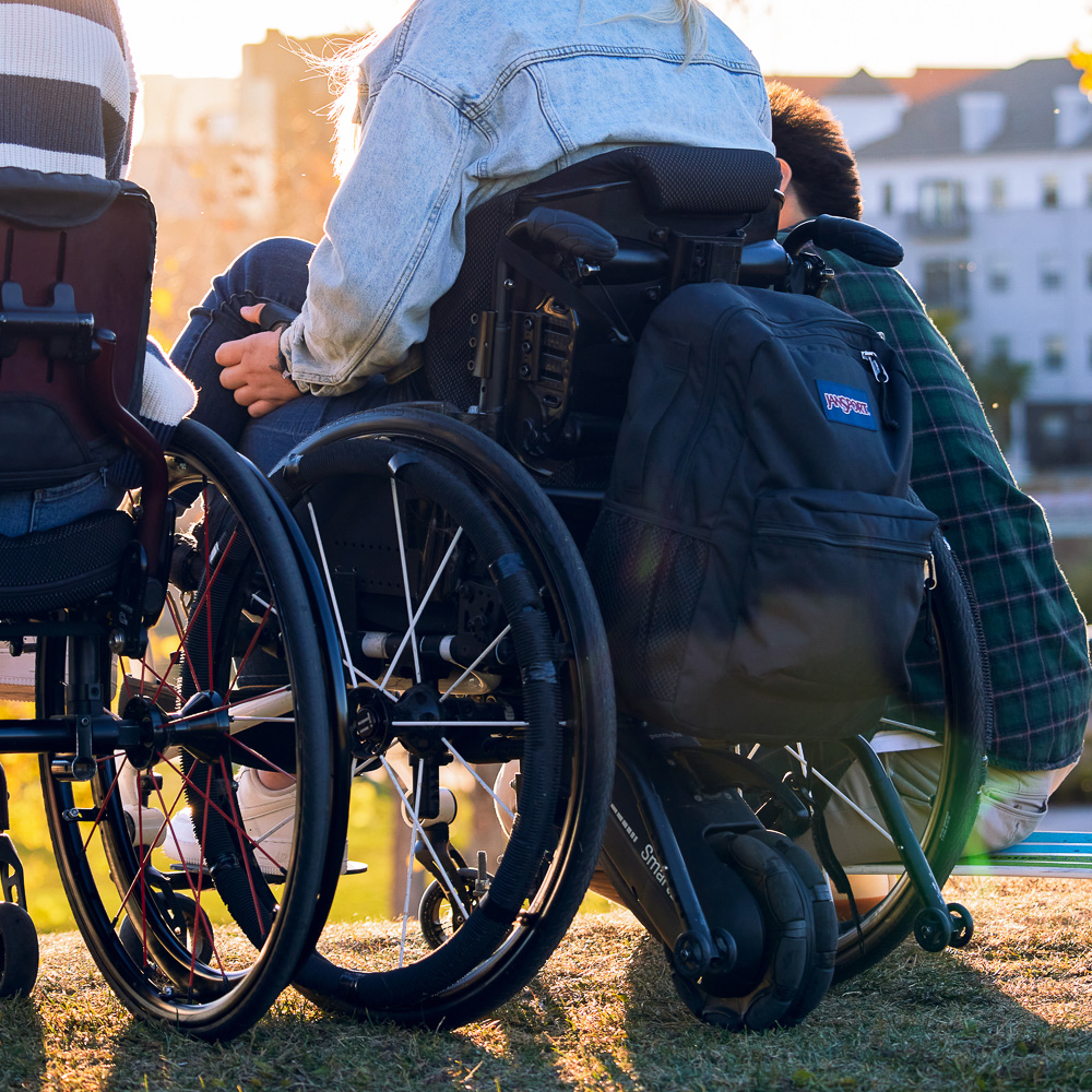 journeys's tweet photo. AVAILABLE NOW AT JOURNEYS! The all-new JanSport Adaptive Collection brings together the style you know and love from JanSport with the functions of a device-specific bag. #AlwaysWithYou #MadeForEveryBody #JourneysGRWM https://t.co/qWIODPTsxU
