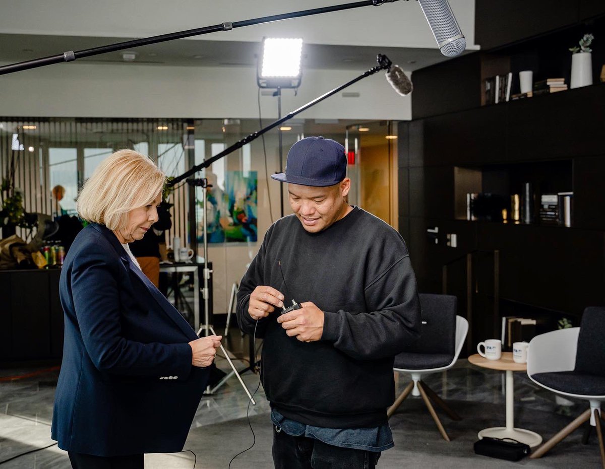 LAIvideo's tweet photo. #bts of our #roundtable discussion with @Franchising411 
.
.
.
#associations #associationvideo #associationmarketing #videoproduction #washingtondc #dmvvideographer #lighting #popupstudio #videomarketing #eventvideo #digitalmarketing #videoagency https://t.co/Xzoxm4vtoW