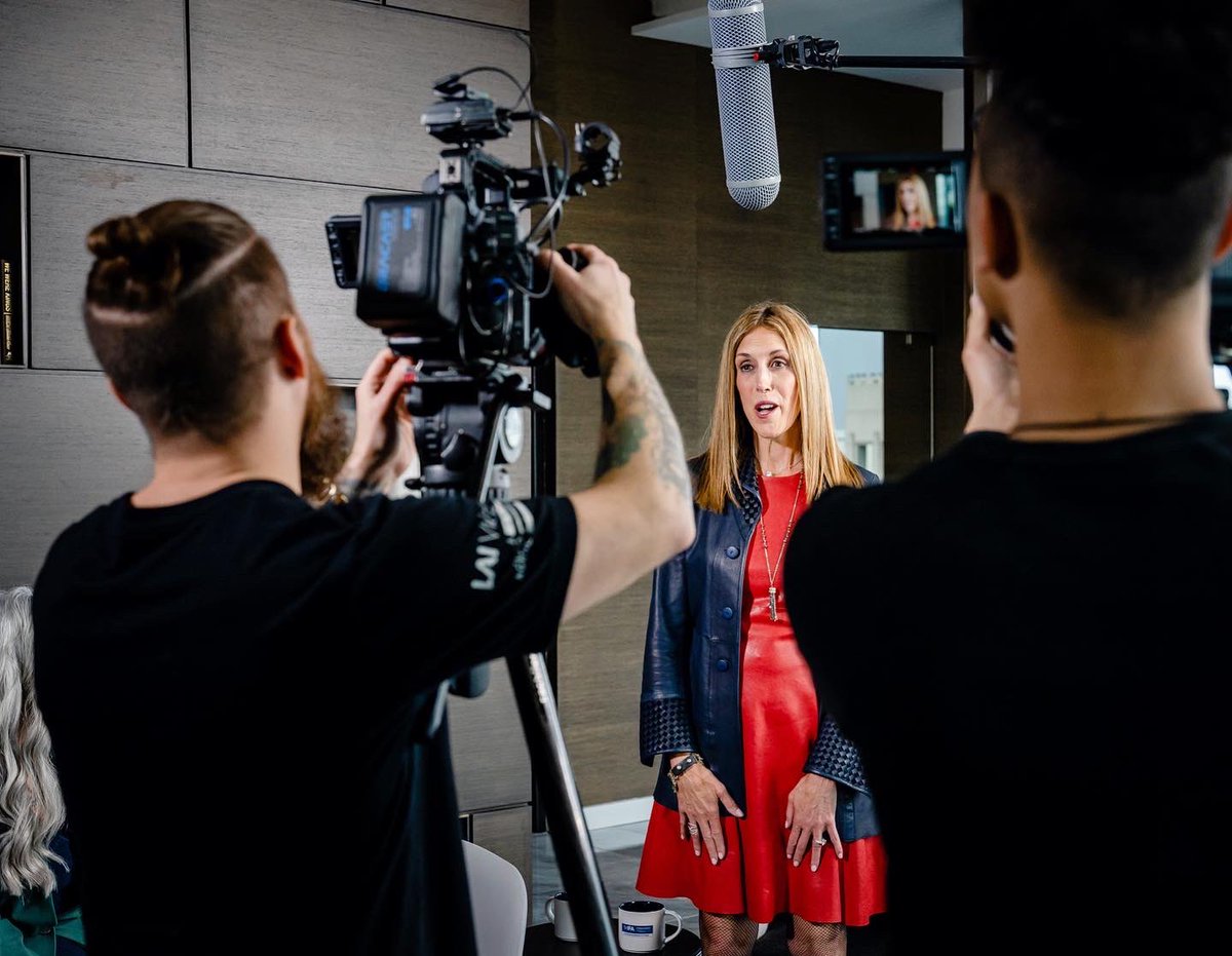 #bts of our #roundtable discussion with <a href="/Franchising411/">IFA</a> 
.
.
.
#associations #associationvideo #associationmarketing #videoproduction #washingtondc #dmvvideographer #lighting #popupstudio #videomarketing #eventvideo #digitalmarketing #videoagency