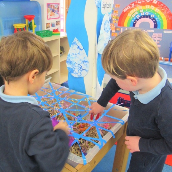 Kingshottsch's tweet photo. Our Nursery children are enjoying learning all about birds and helping to keep them fed during this cold winter weather! 

Read more > https://t.co/ERdzLf1Ok5

#kingshott #nature #learning https://t.co/W2tnwSe830