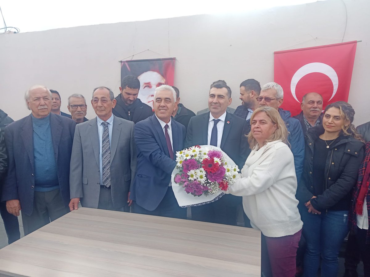 CHPYuregir's tweet photo. İlçe Başkanımız Dr. Anıl Tanburoğlu, Sayın Bülent Öğrü’den görevi devraldı.Hedefimiz, Mustafa Kemal Atatürk’ün gençlik düşü, millet egemenliğinin nişanesi güzel Cumhuriyetimizin 100. yılında hak, hukuk ve adaletin olduğu bir ülkede hep birlikte, tüm renklerimizle kardeşçe yaşamak https://t.co/zGKUJ9AUEz