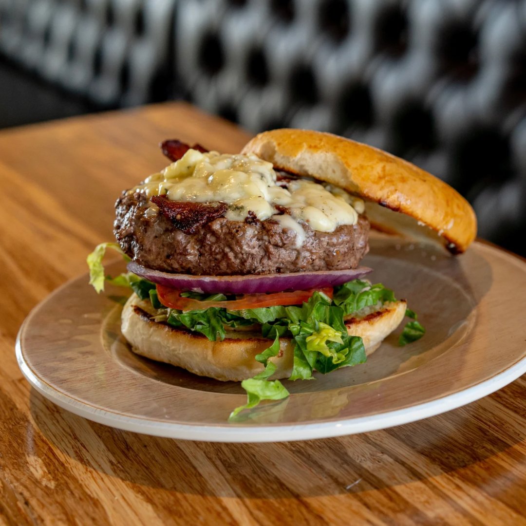 Bacon 👏  Blue 👏  Burger 👏 

This triple 'B' is one heck of a burger! Sharp blue cheese crumbles, bacon & our kickin' aioli sauce. Comes with lettuce, tomato & onion.

#pnwrestaurant #pnwfood #taphouse #visitcamas #visitwashington #camaswashington