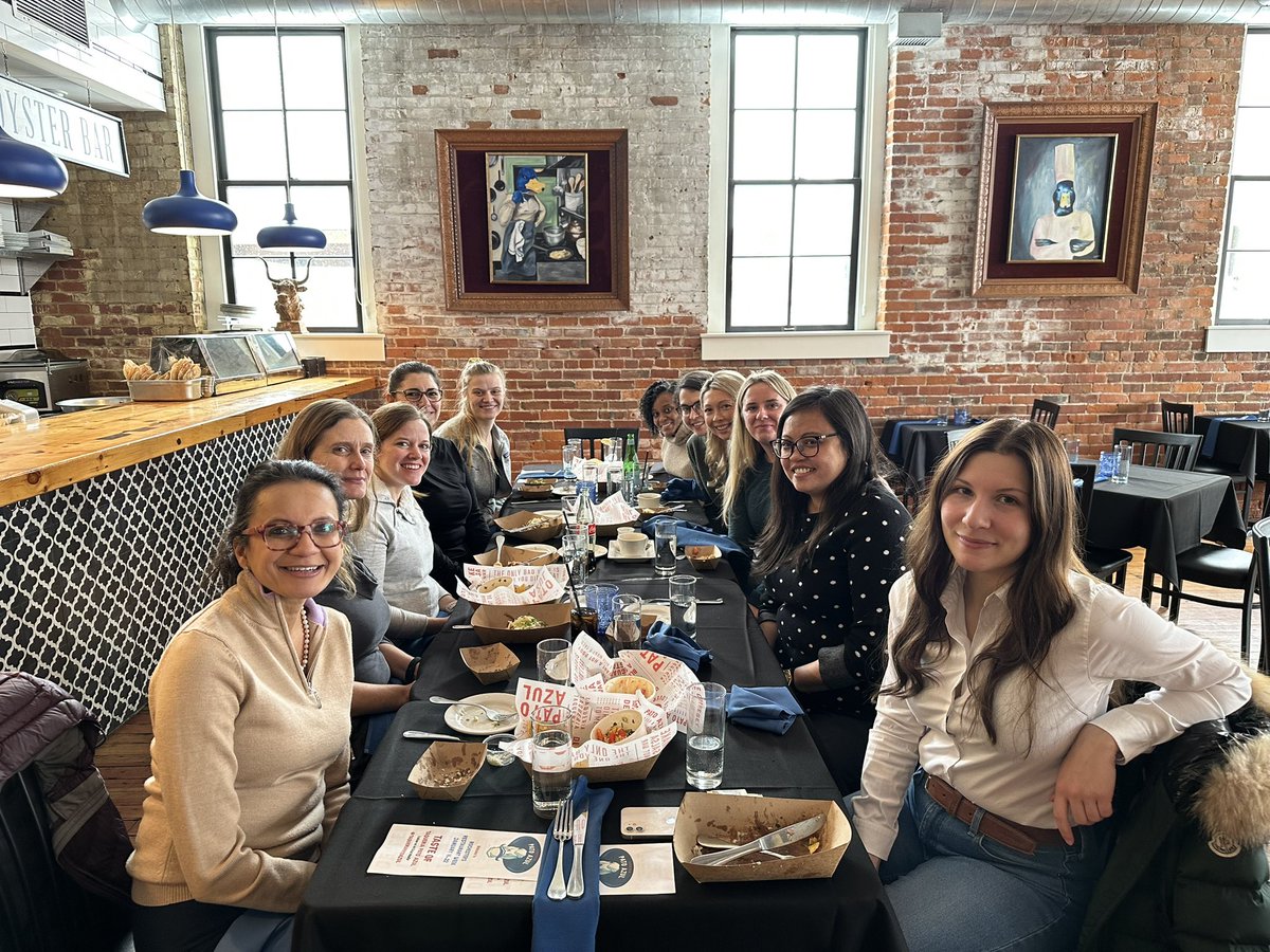 A photo cannot capture the depth of engagement and magic that just happened with this group of women docs who gathered to discuss “hazing.”
Women physicians are INCREDIBLE!
Thanks @thebdkitchen for hosting us during a #WinterStorm 
#womenphysicians @MayoEquity @mayoclinicemres