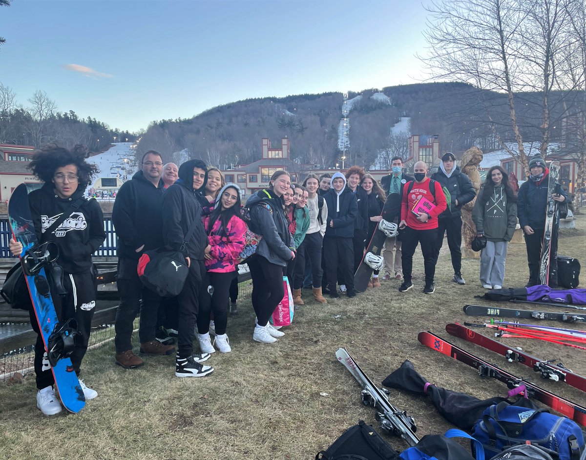 masshirecentral's tweet photo. @worcesterpublic #Ski Club photos from 3 weeks @Wachusett! Based out of South HS, the 6-week program is Wednesday nights and includes #careerskills lessons, #snacks, #skiing, and singing (not mandatory but encouraged) on bus rides. @drrmonarrez @MASchoolsK12 #ConnectingActivities https://t.co/Z2Mm3oYJBO