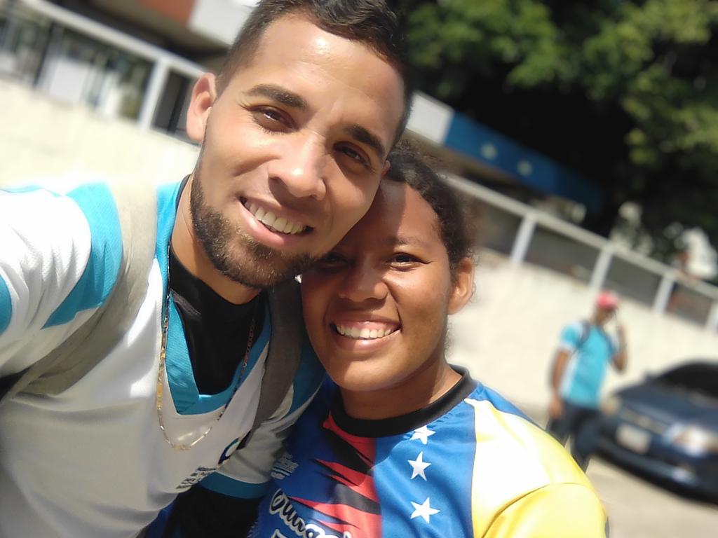 Tulio42335686's tweet photo. Siguen los Reencuentros! #Rosma https://t.co/LgpLStIjxd