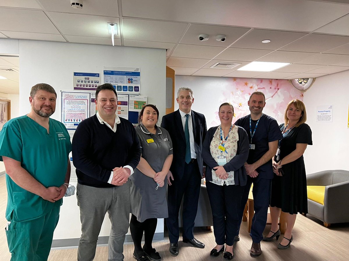 hlraybould's tweet image. It was great to meet @SteveBarclay today. We had an open and honest conversation about the current pressures and challenges but most importantly shared what we are most proud of 😊#TeamED #TeamAMUSDEC @BlackpoolHospED @BlackpoolHosp @LauraLowther6 @SamGues91719986
