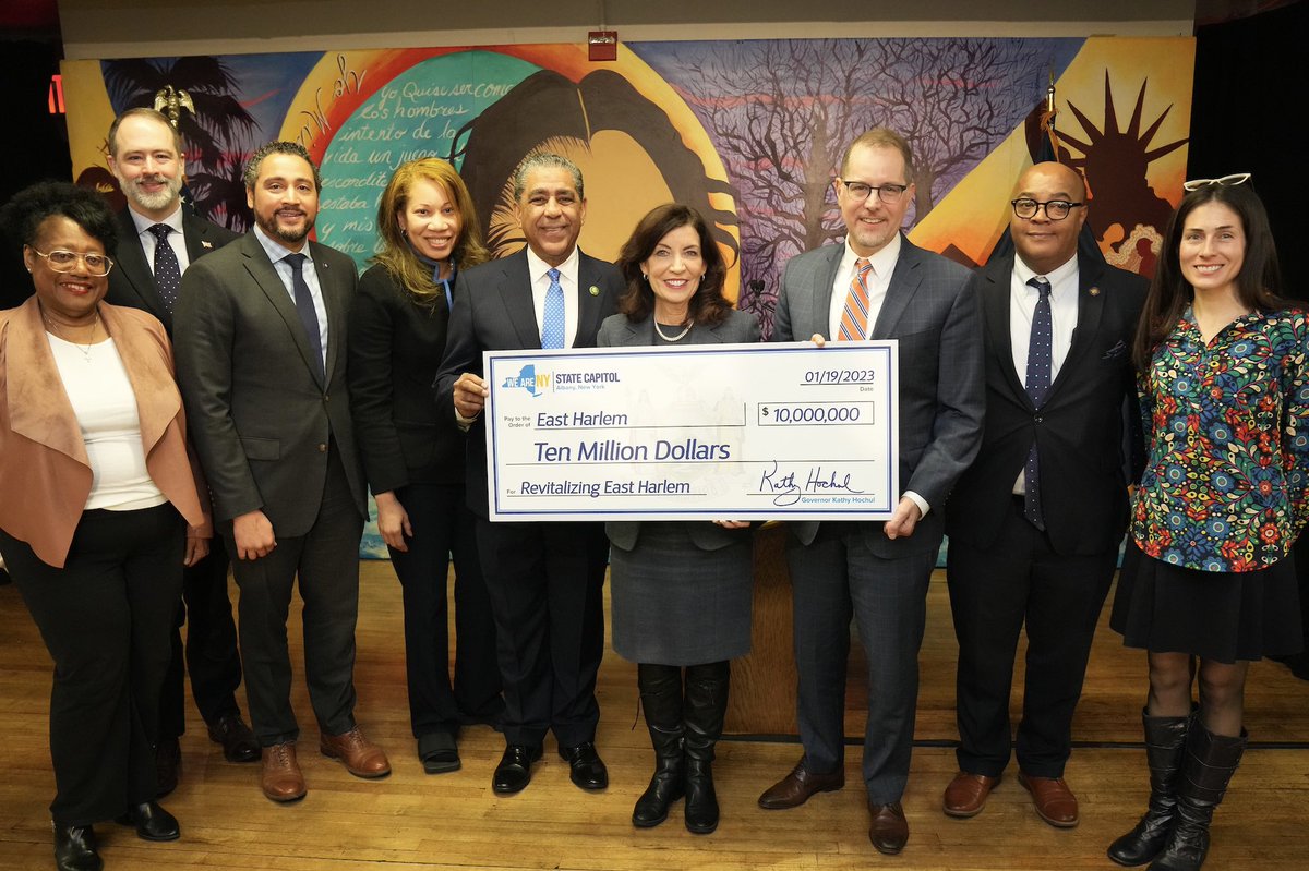 GovKathyHochul's tweet image. Big news for East Harlem: I just announced a $10 million investment from our Downtown Revitalization Initiative!
 
This money will transform the community into a transit hub &amp;amp; gateway to El Barrio — creating public spaces &amp;amp; supporting businesses &amp;amp; job growth for years to come.