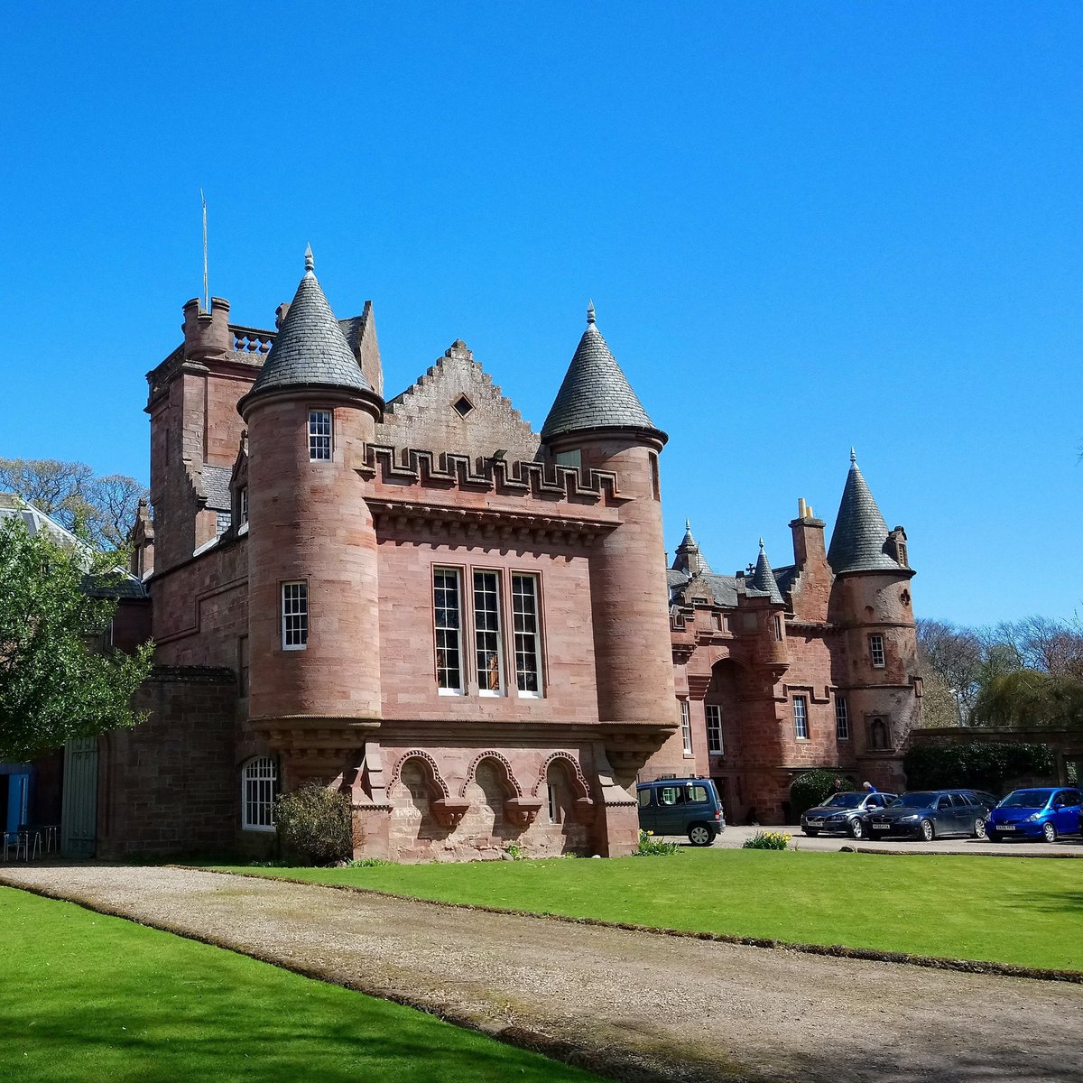 Had a super collaborative research meeting <a href="/Hospitalfield/">Hospitalfield</a> this afternoon with the added bonus of meeting <a href="/cspaceduncan/">C Duncan</a> (academic composure out the window 😂)!