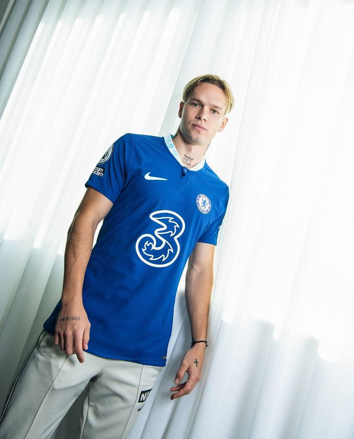 Which one is a GOOD BUSINESS ??

  Retweet                        Like
  Trossard                     Mudryk 
        🔁                            💙