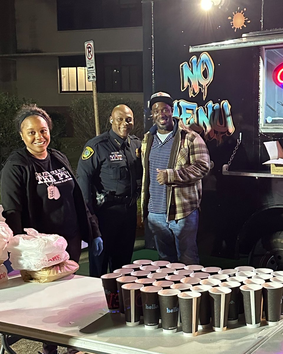 houstonpolice's tweet image. Last night, Chief @TroyFinner stopped by the new homeless feeding site by the Central Patrol Station on Riesner Street. 

Thank you to everyone involved in working to make our home a better place for everyone.

#OneSafeHouston #RelationalPoliciing
