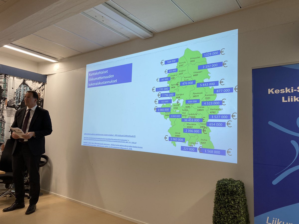 AulaMK's tweet photo. @ToniAhva @hyvaks @keskisuomenliit @JKLn_kaupunki @JanTollet @OutiAarresola @petrilehtoranta @MatleenaLivson @pekka_hokkanen @jyllisaarela18 @tkoivisto_jkl @jounikallio @LiisaLumi .Keski-Suomen #hyvinvointialue näyttää mielellään suuntaa liikunnallisen elämäntavan edistämisessä, kertoo @JanTollet 
Tavoite hillitä palvelutarpeen kasvua ja tuoda ihmisille hyvää vointia ja toimintakykyä yhdessä kuntien, järjestöjen + seurakuntien kanssa. @petrilehtoranta https://t.co/QDMXI0I8Pk