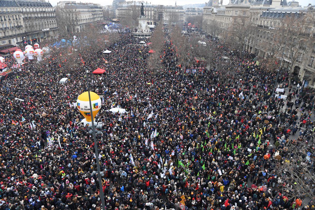 math_caill's tweet photo. Image rare d'une poignée de personne qui emmerde la population. #greve19janvier https://t.co/2ecRPjkFGQ