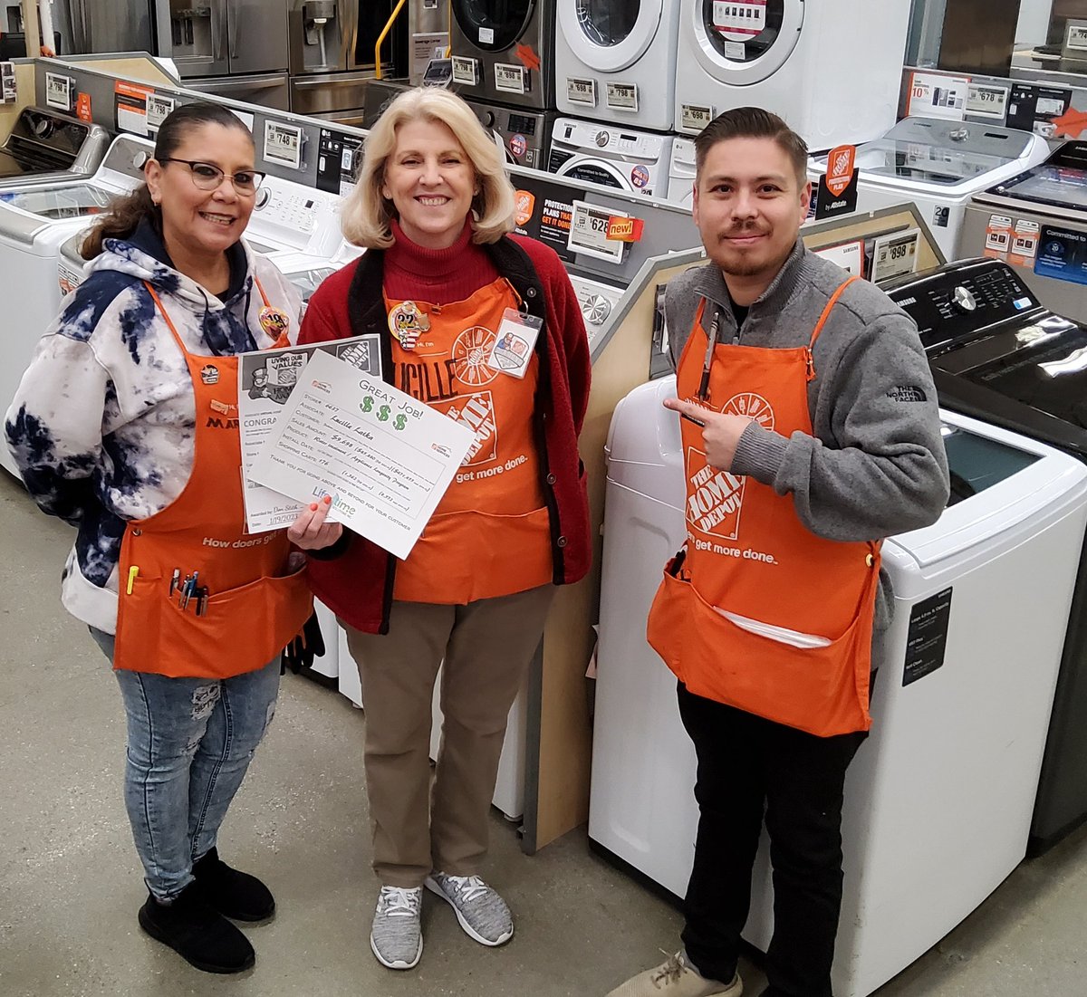 📢 Marvelous job!!!! By Lucille @homedepot <a href="/hemet_6637/">Home Depot 6637</a> for Driving <a href="/RainSoft/">RainSoft</a> Appliance Longevity Sales that equals 176 shopping carts pushed out in 2 mins 💰💵💰💵💰  Awesome Customer Service #TrendingOrange #Homerawards