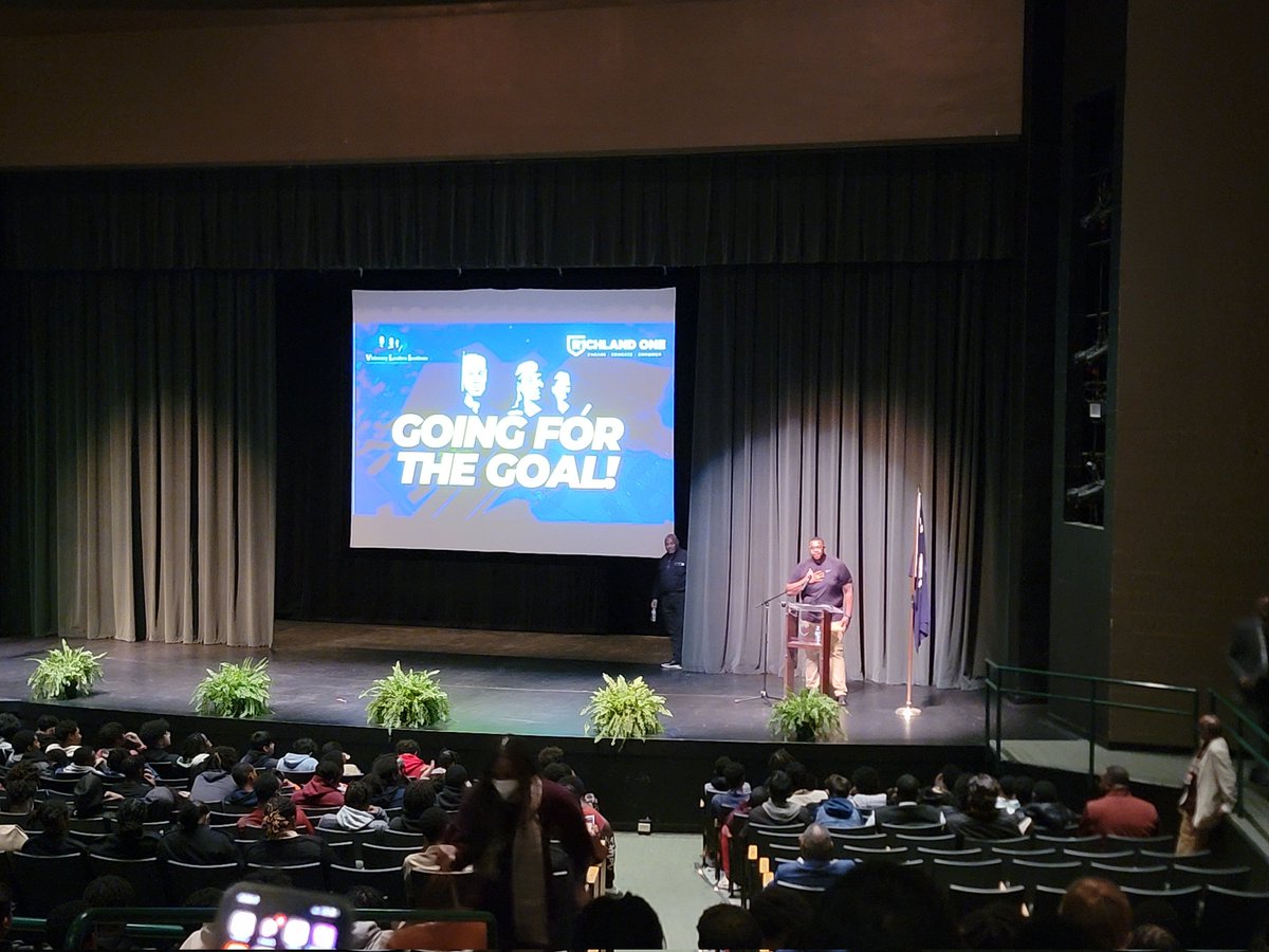 A5Lucas's tweet image. What a great day 2 of the @RichlandOne On Track to Graduate program and having the opportunity to present.  #inspire1 #mentoringmatters #BMSC @lrhsdhornets @latayna_w