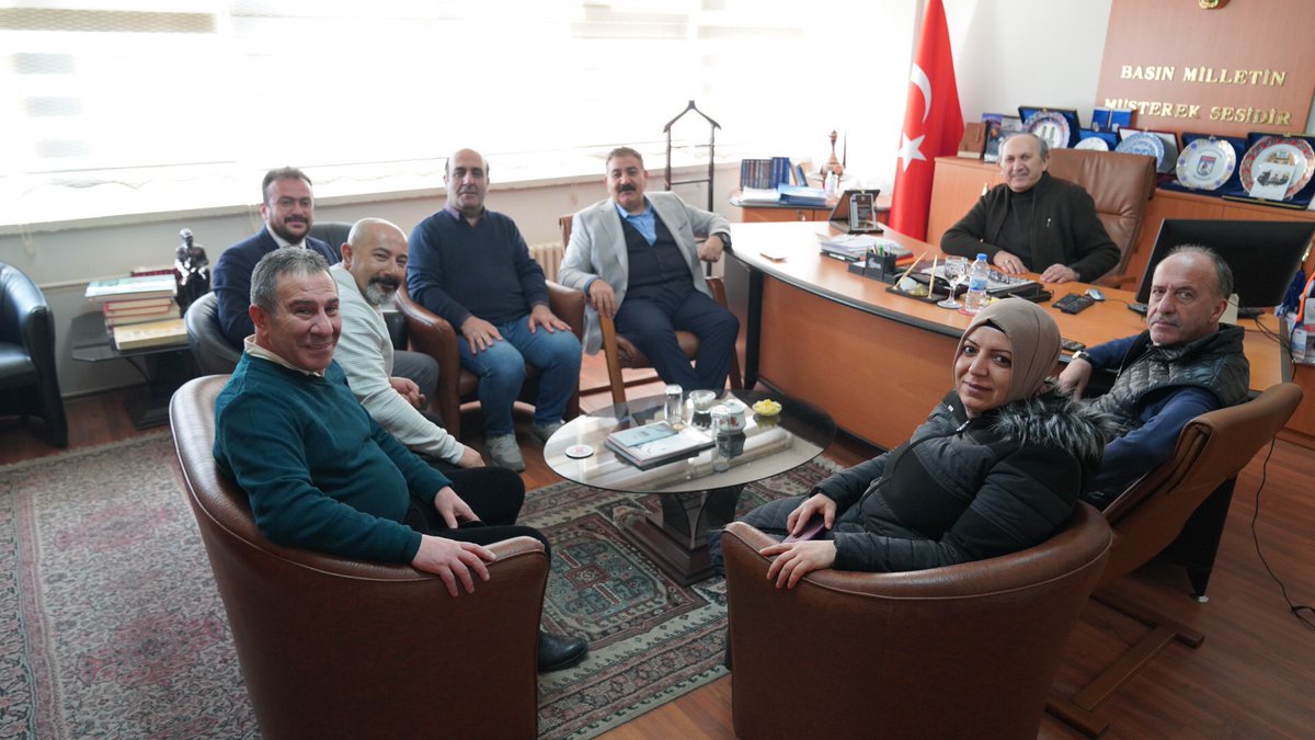 AvMuhammetSunar's tweet photo. • Medya ziyaretlerimize bugün de Doğu Anadolu Gazeteciler Cemiyeti'ni ziyaretle devam ettik. Değerli Başkan Feridun Fazıl Özsoy ve kıymetli yönetim kurulu üyeleri; Esat Bindesen, İrfan Tarakçıoğlu, Mesut Gülrek, Güven Uşun ve Melek Allioğlu ile hizmetlerimizi konuştuk.
#DAGC https://t.co/9vpiE4r3GR